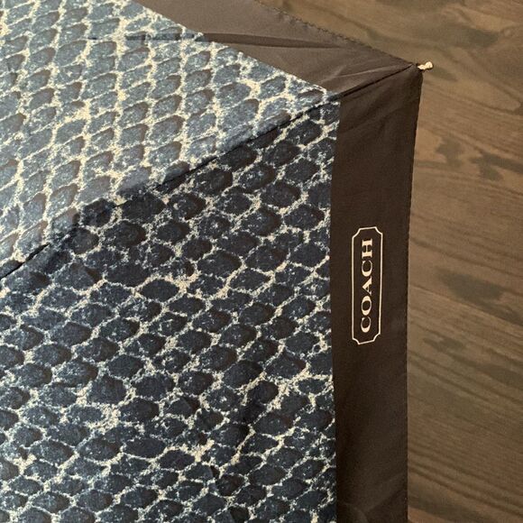 NWOT COACH foldable umbrella with case - Picture 7 of 12